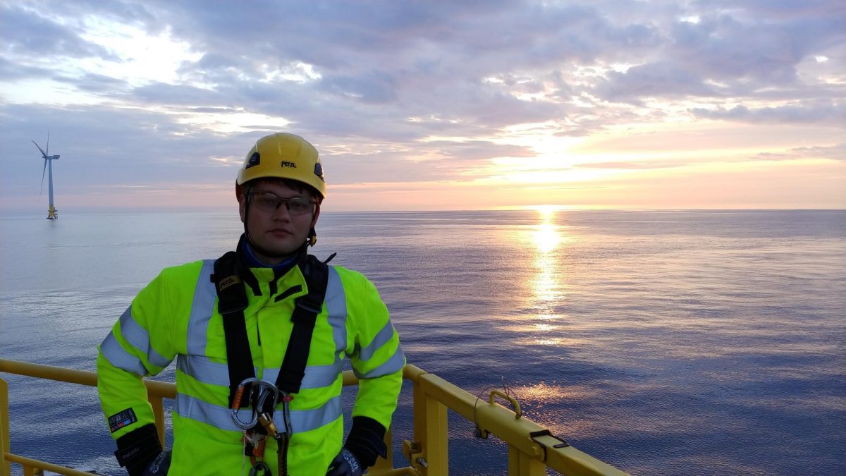 wind turbine maintenance, wind blade technician, wind turbine blade maintenance